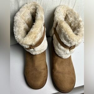 GBG Los Angeles faux suede slip on winter boots